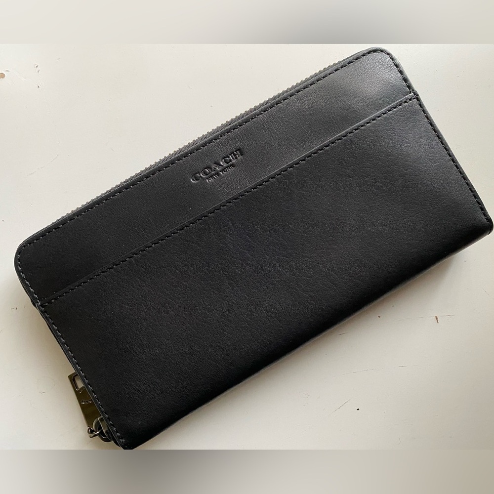 New Coach Leather Zip-Around Wallet In Black